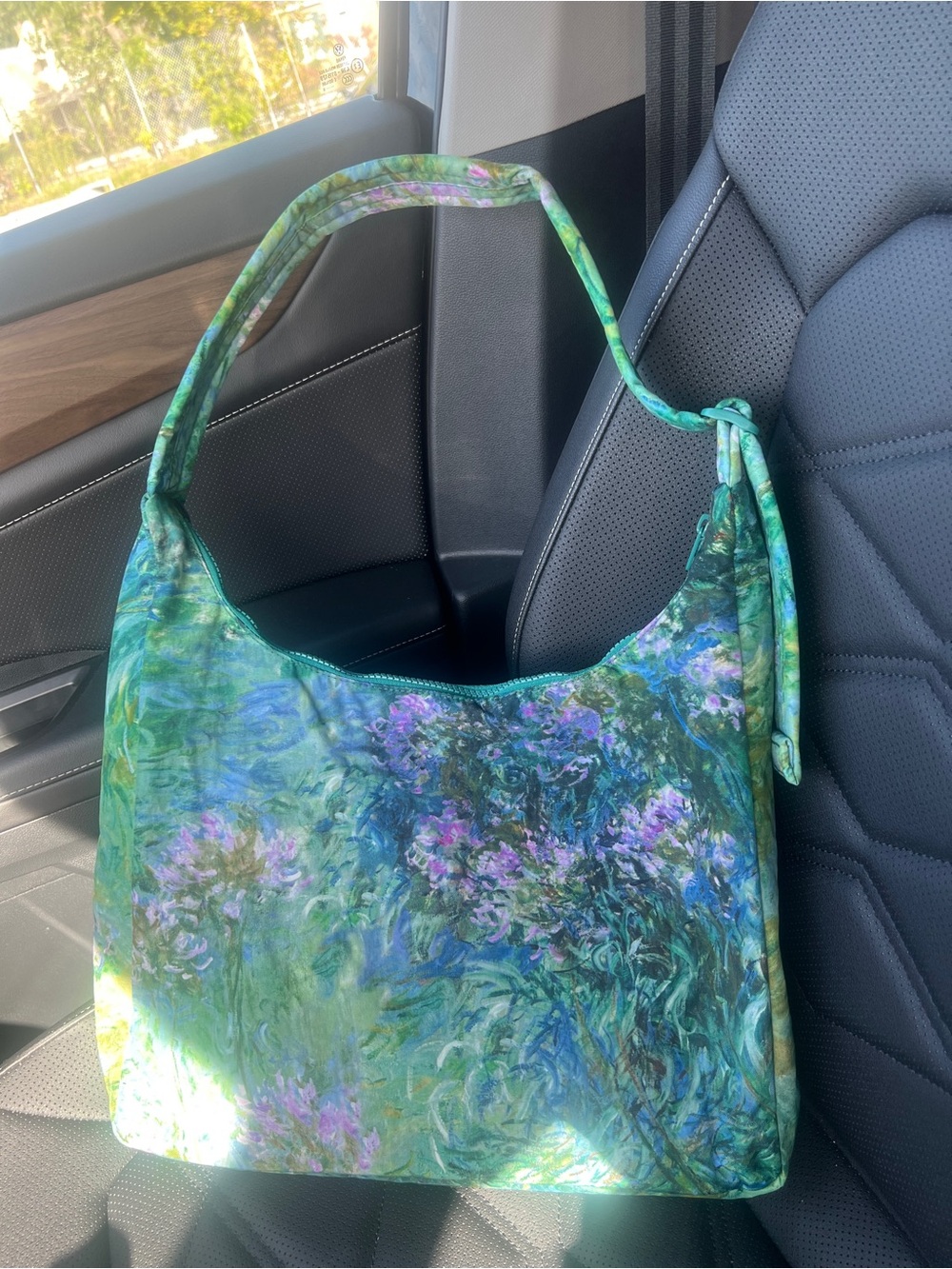 NWT Baggu Shoulder Agapanthus Claude Monet